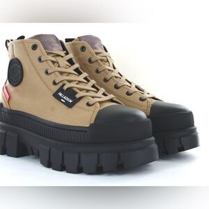 Palladium Revolt Hi TX boots combat hiking boots in Olive. Gorpcore sz 9. New